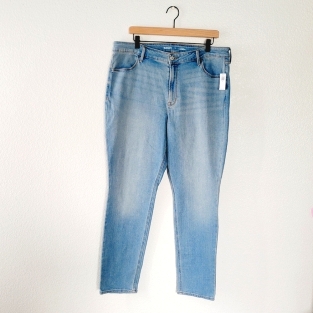 Old Navy straight Leg light wash jeans women's size 18 New With Tags